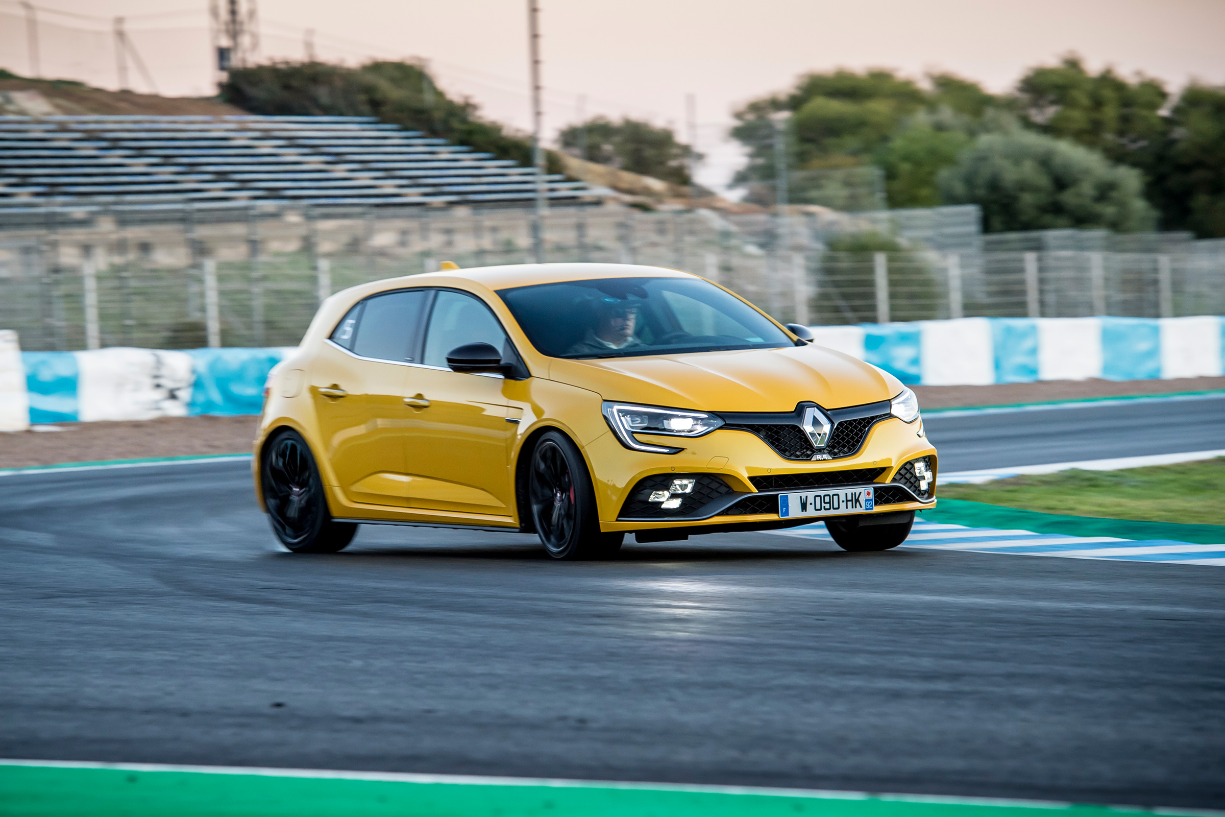 Renault Megane R.S. – front quarter cornering 