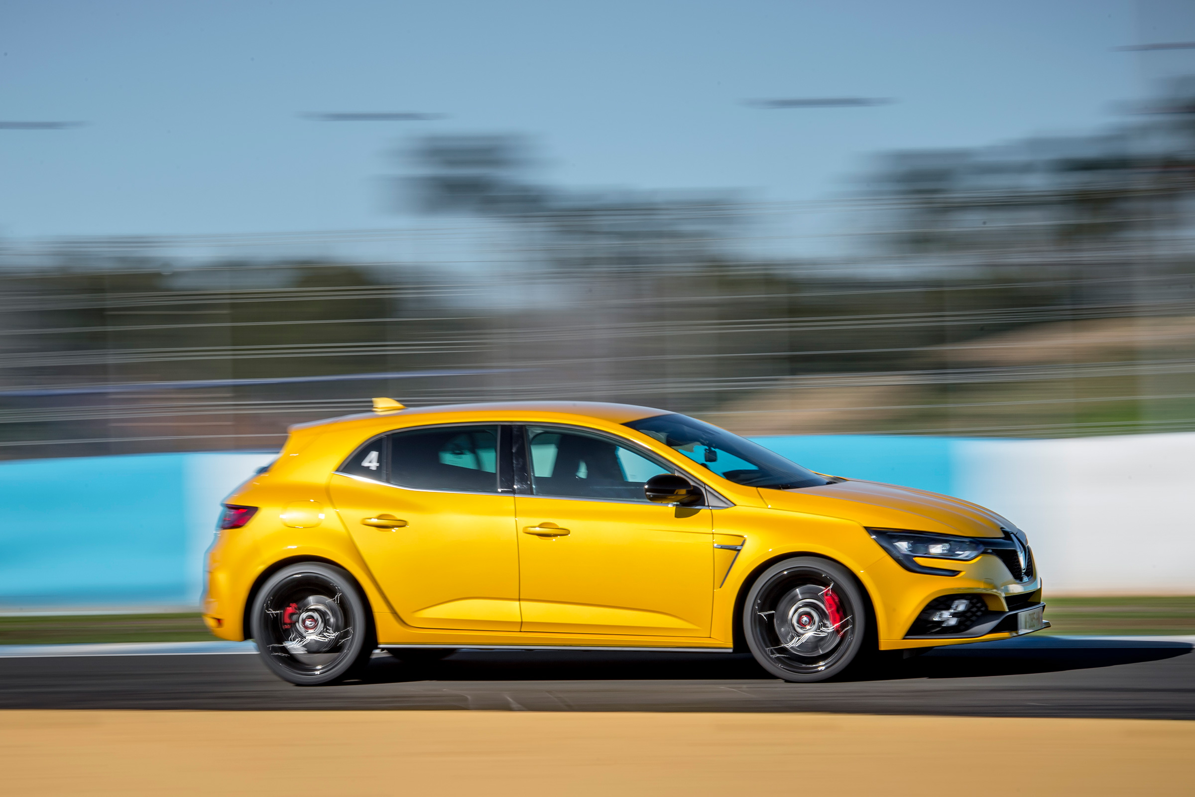 Renault Megane R.S. – side on track