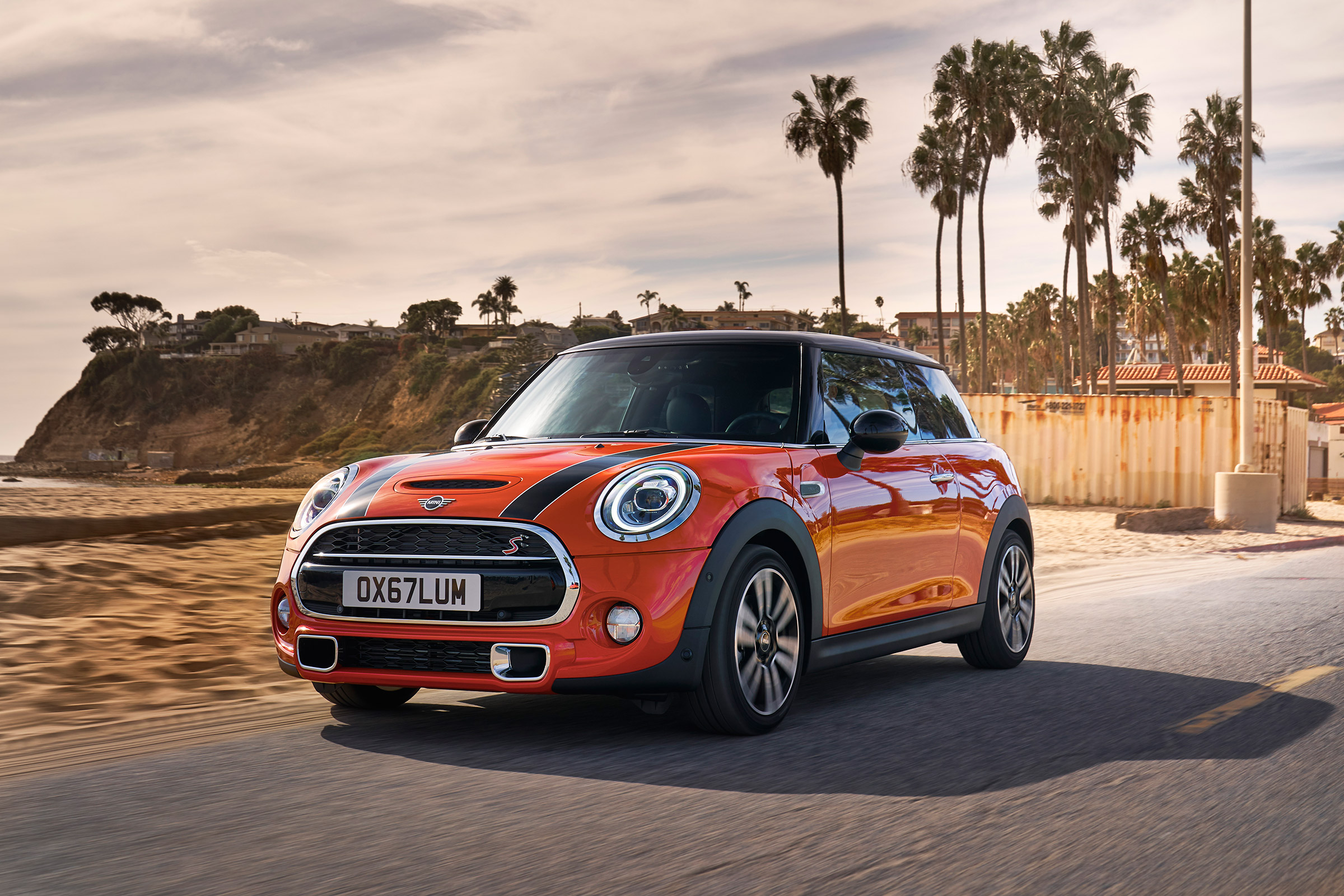 Mini Cooper facelift - front quarter dynamic