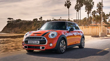 Mini Cooper facelift - front quarter dynamic