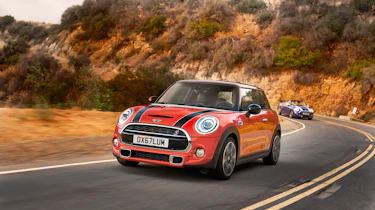 Mini Cooper facelift - front quarter dynamic