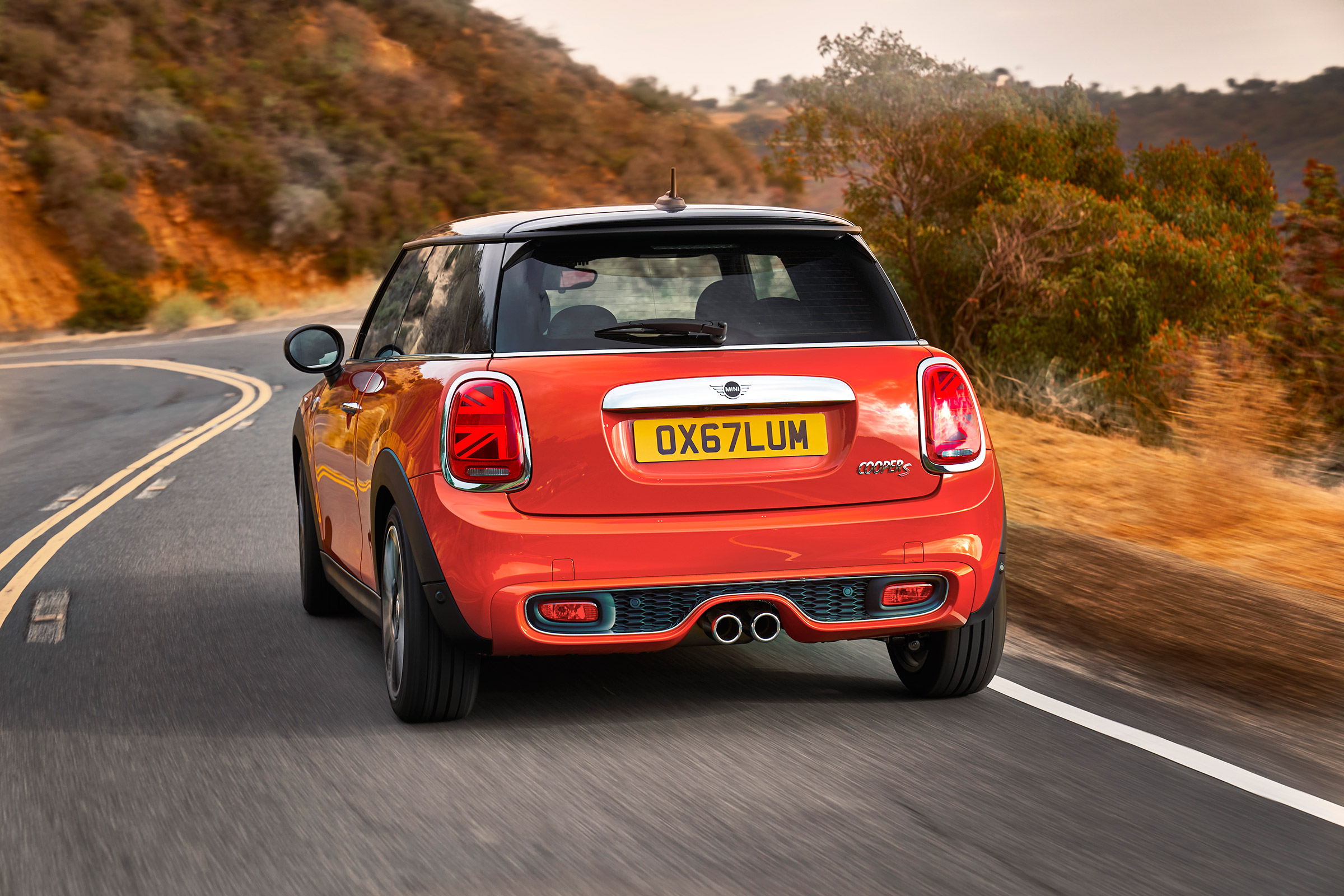 Mini Cooper facelift - rear dynamic