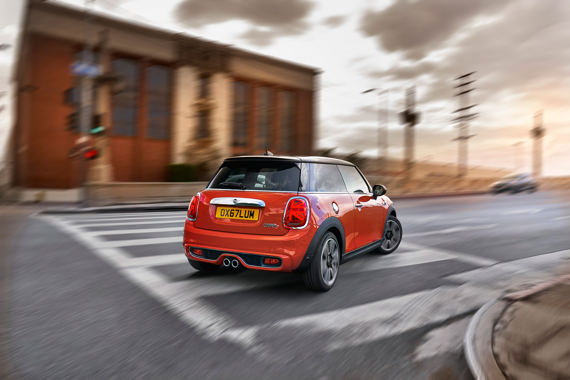 Mini Cooper facelift - rear city