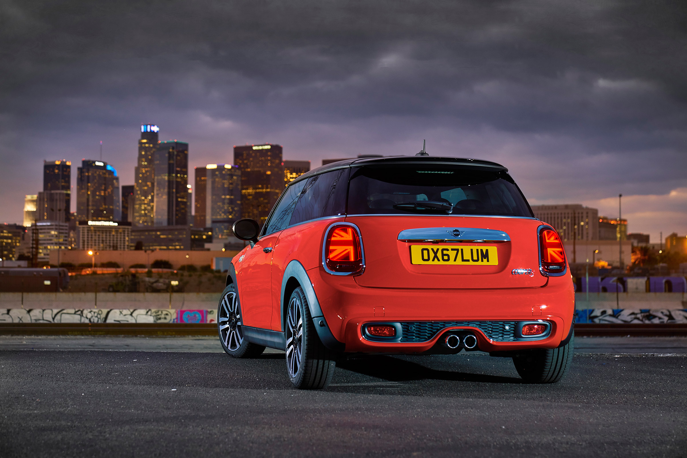 Mini Cooper facelift - lights on