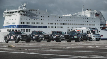 Dakar – Ford Rangers and Land Rover Defenders