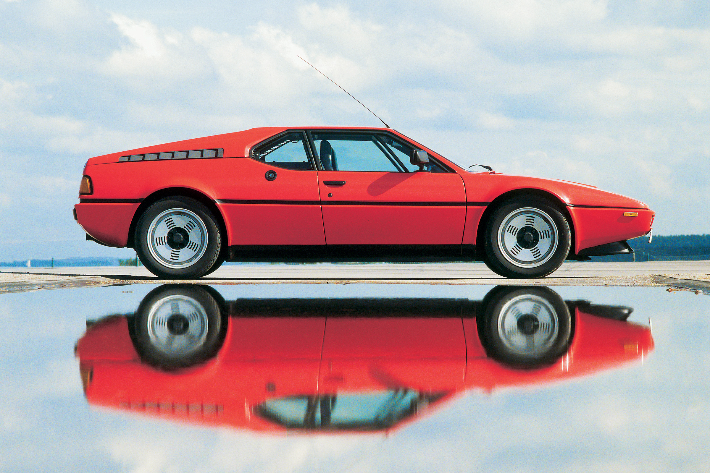 BMW M1 – side