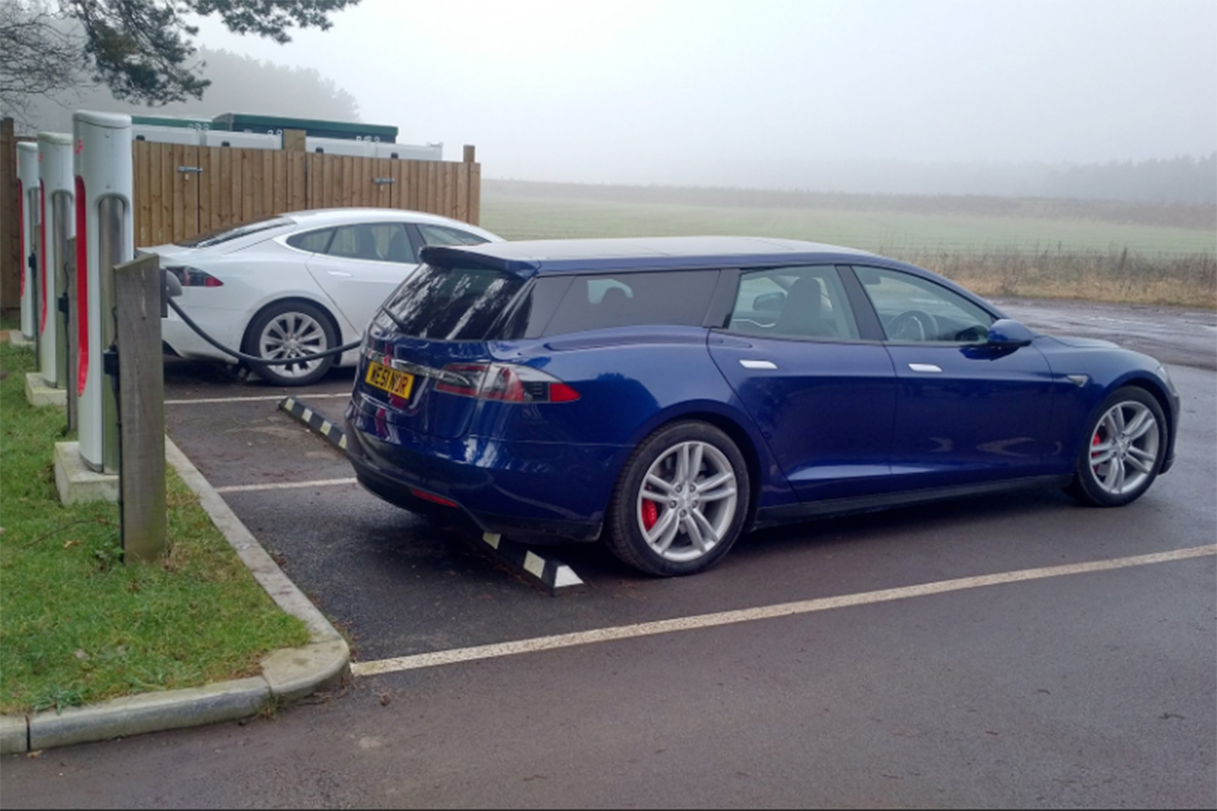 Tesla Model S Shooting Brake – side