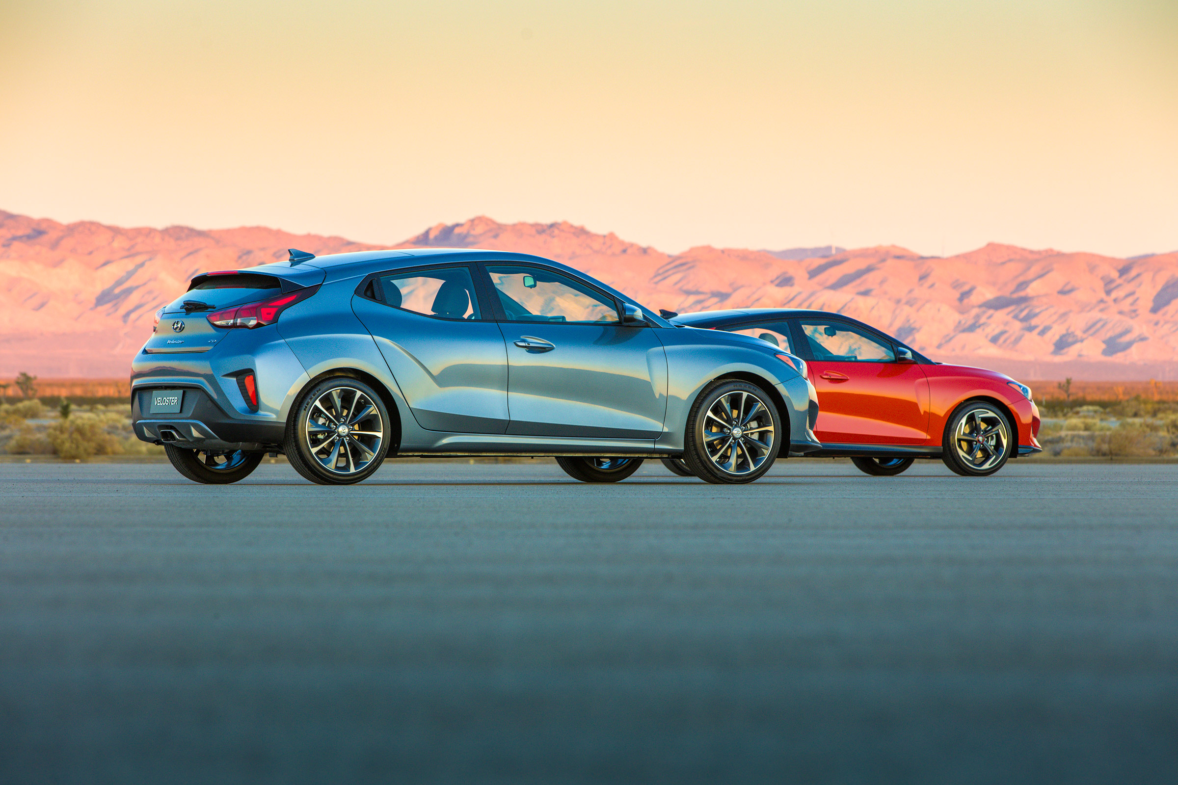 Hyundai Veloster - side