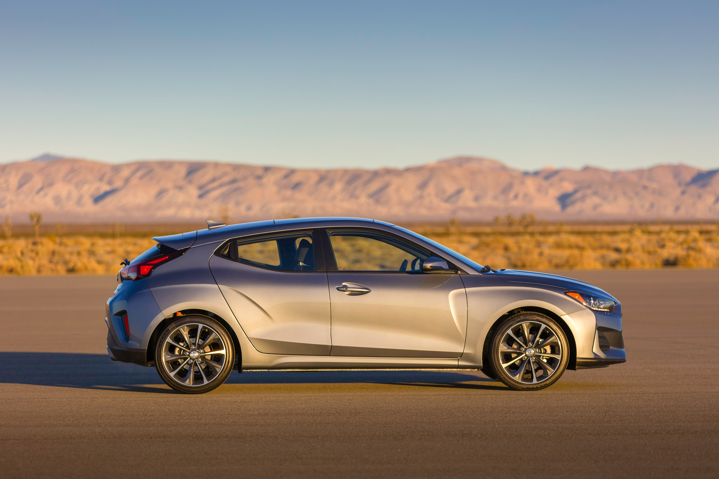 Hyundai Veloster - profile