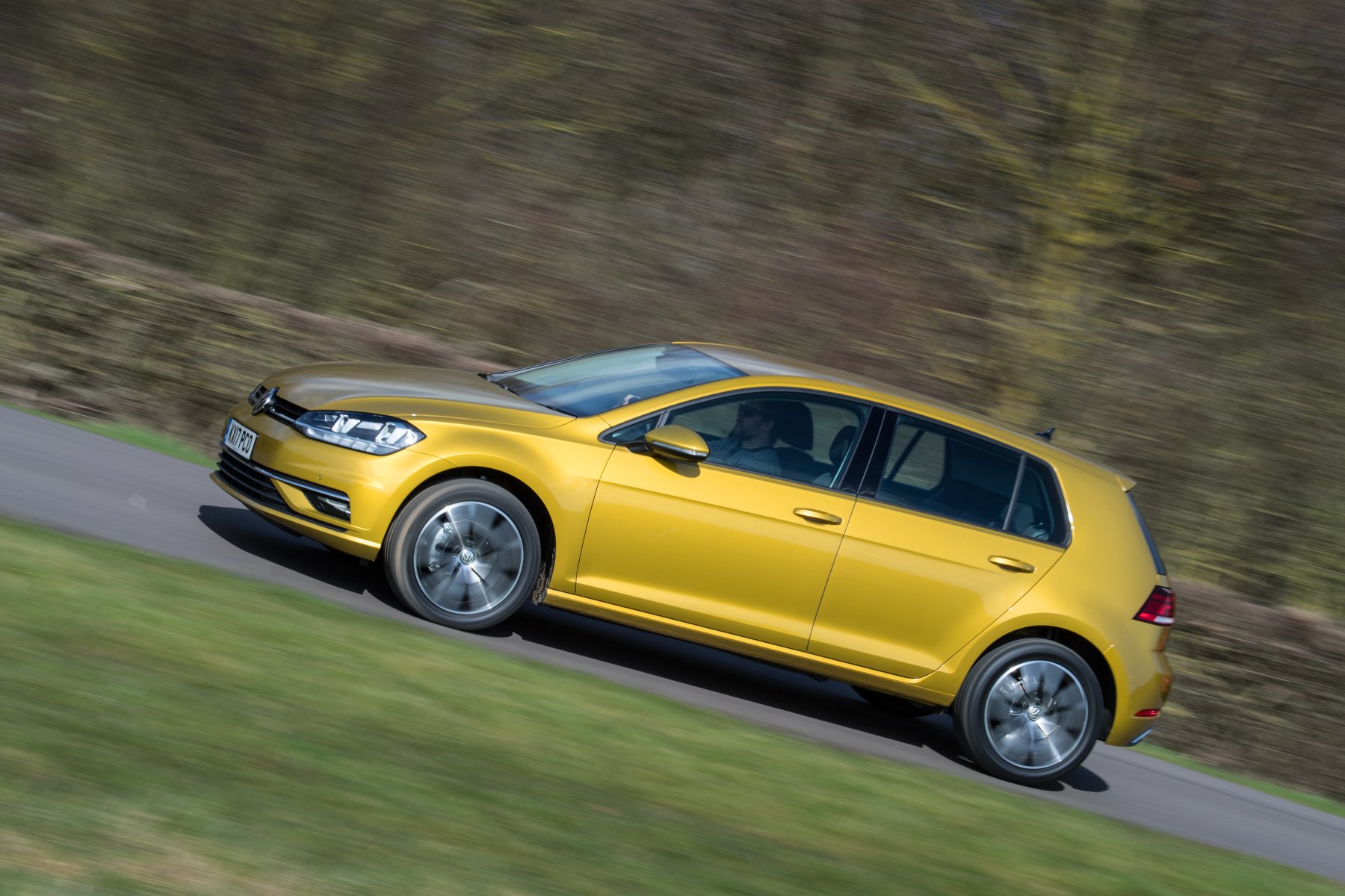 Volkswagen Golf side
