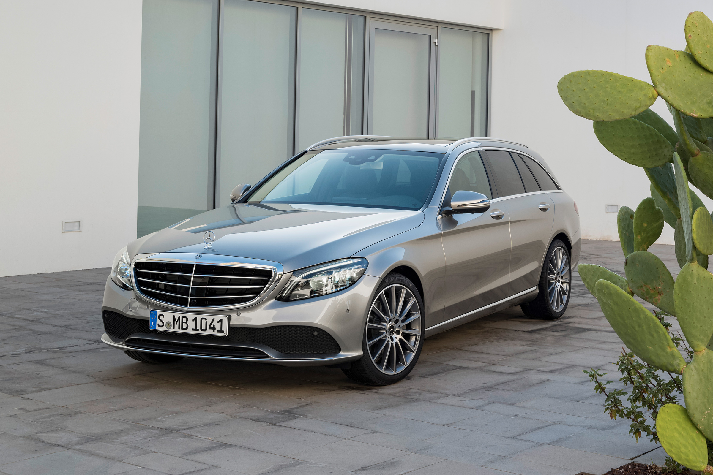 Mercedes-Benz C-class – front quarter