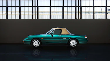 Alfa Romeo Spider – side