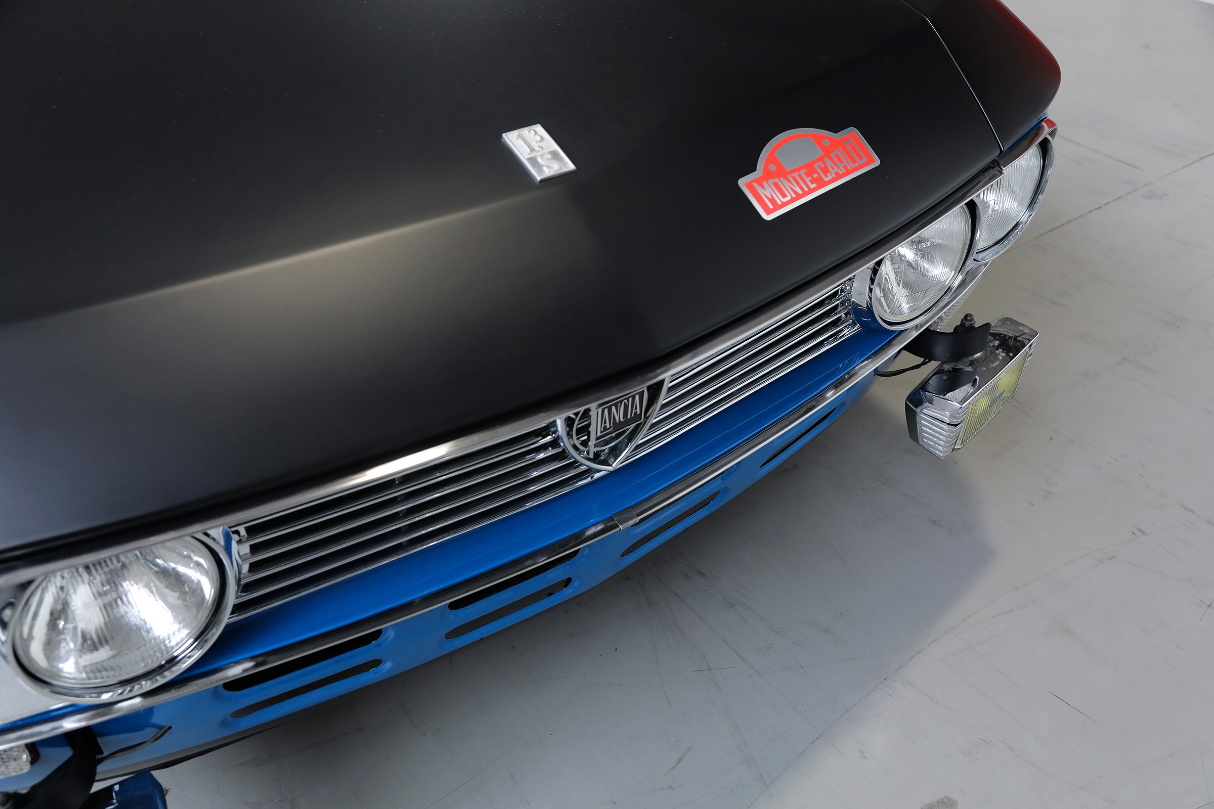 Lancia Fulvia - bonnet
