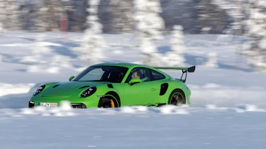 Porsche 911 GT3 RS snow - front quarter