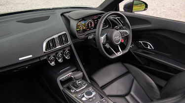 Audi R8 Spyder – interior