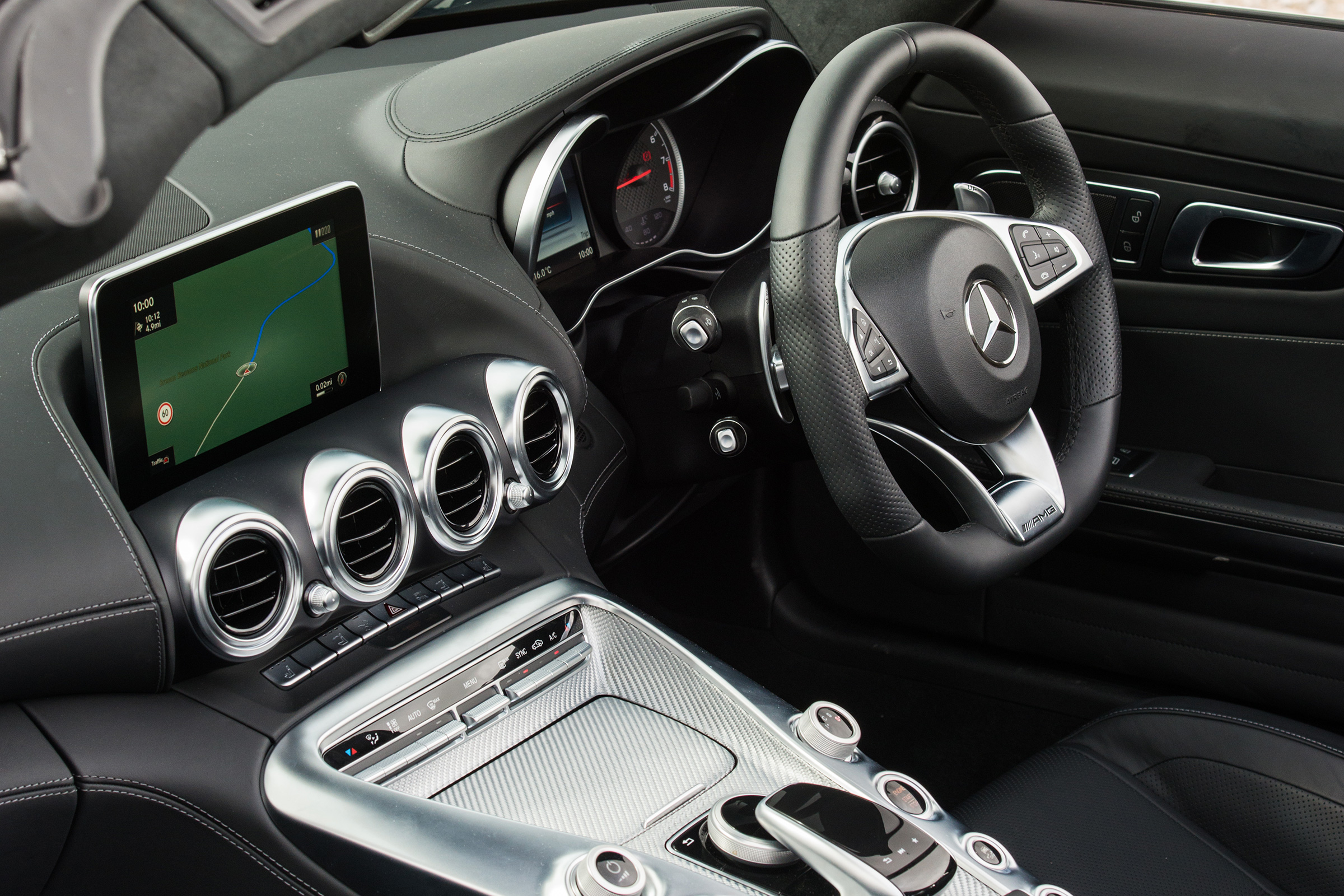 Mercedes-AMG GT Roadster – interior