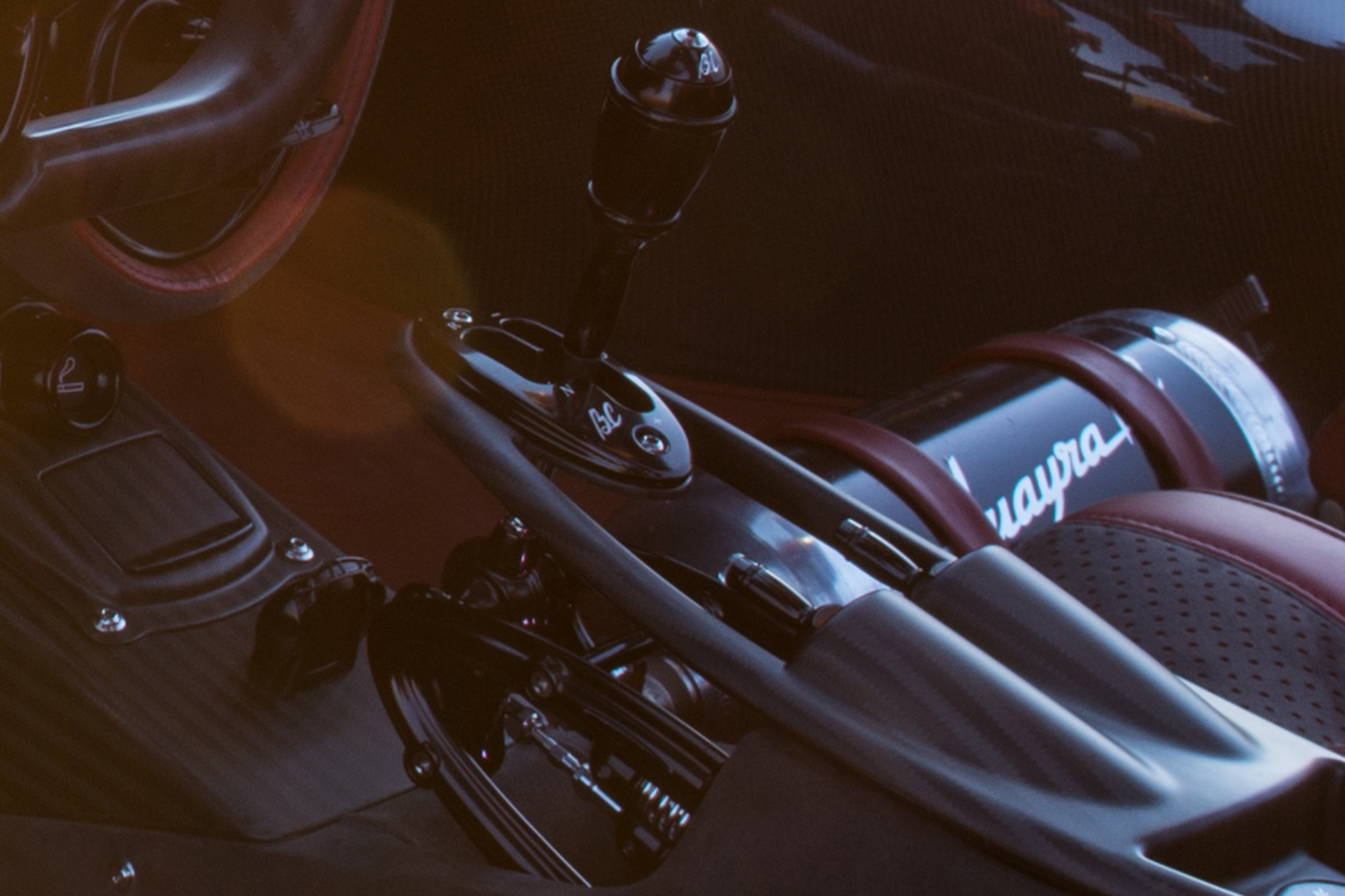 Pagani Huayra BC – exposed gear linkage