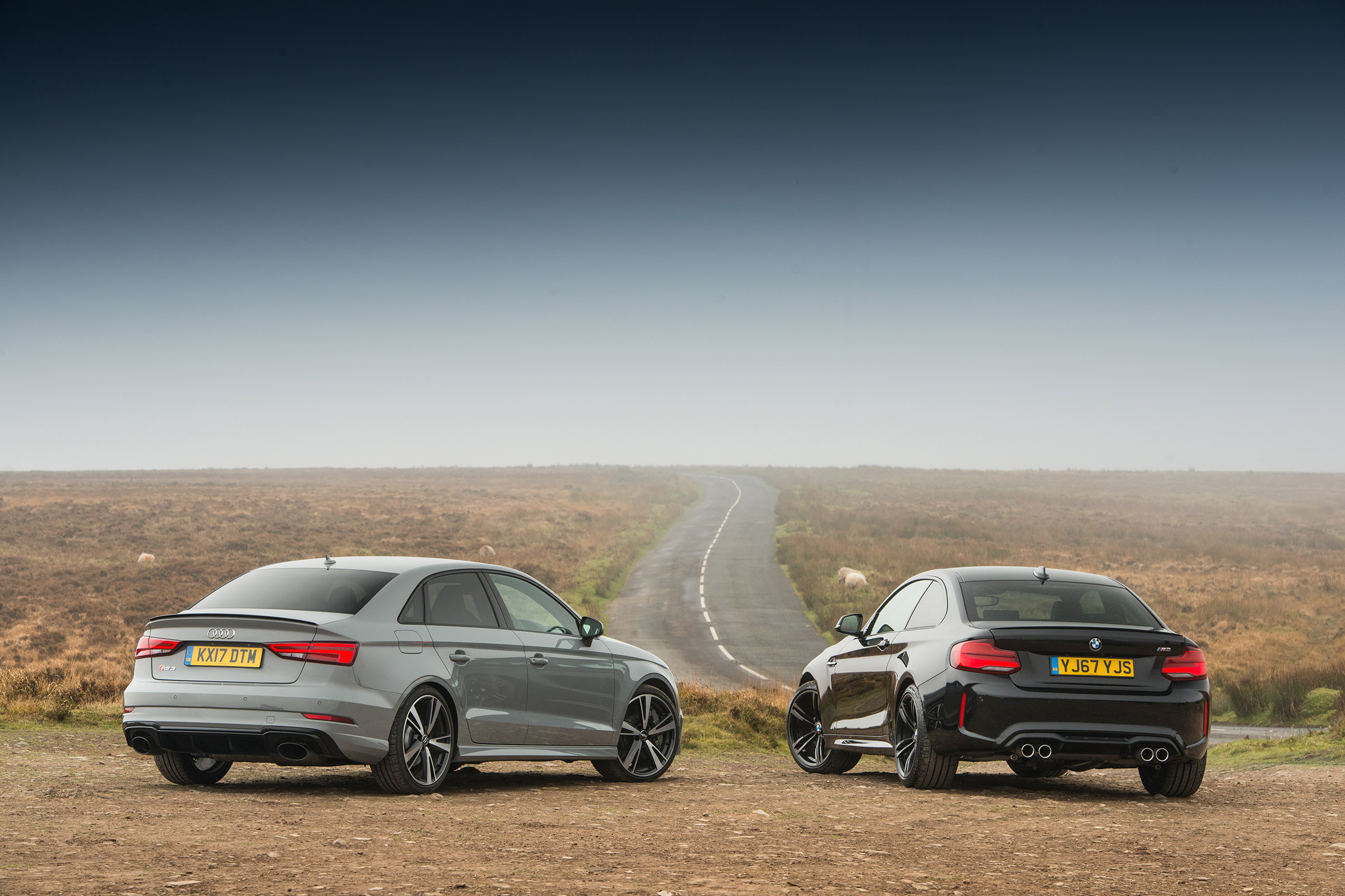Audi RS 3 vs M2 - rear twin