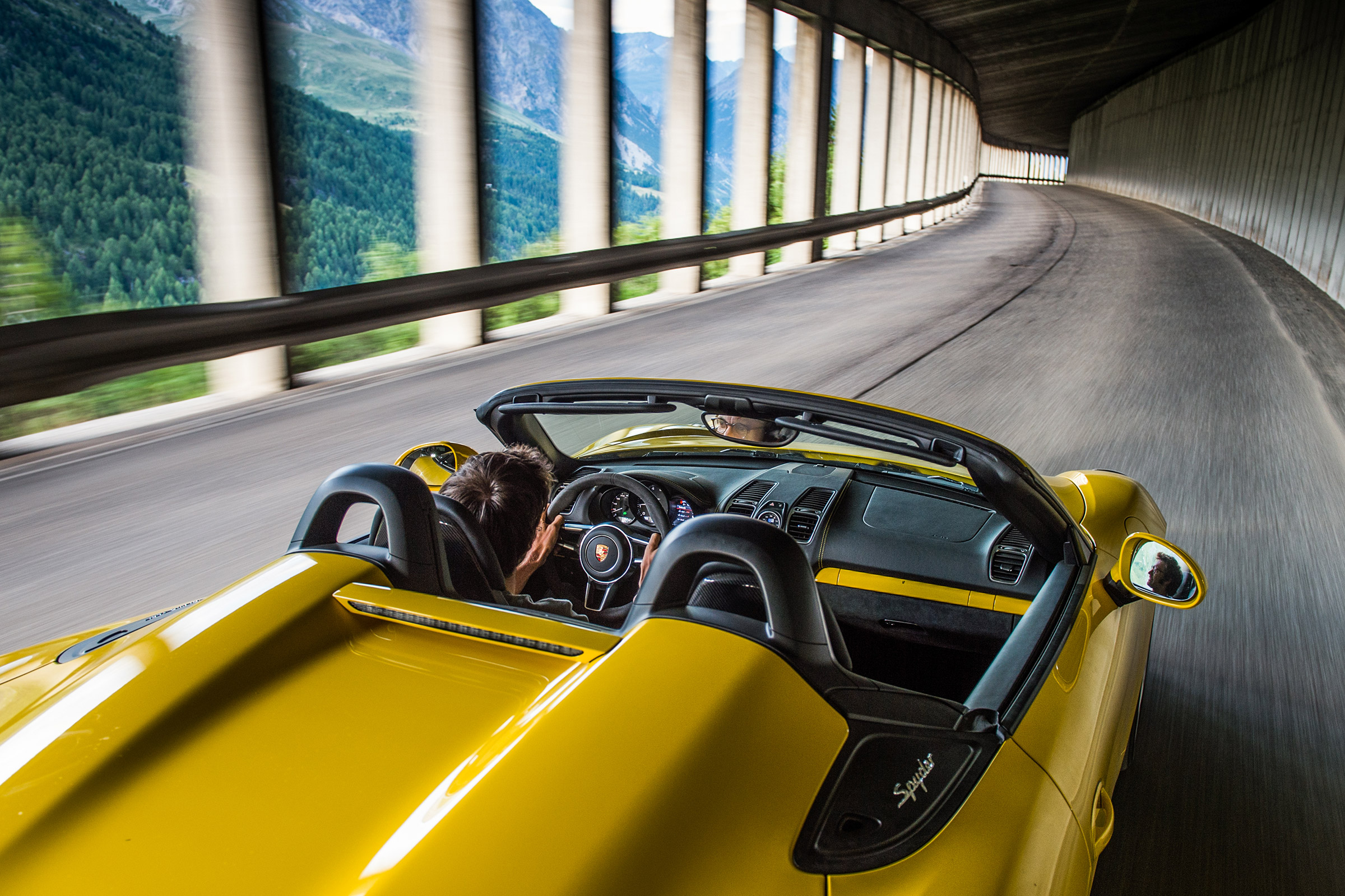 Porsche Boxster Spyder - tunnel