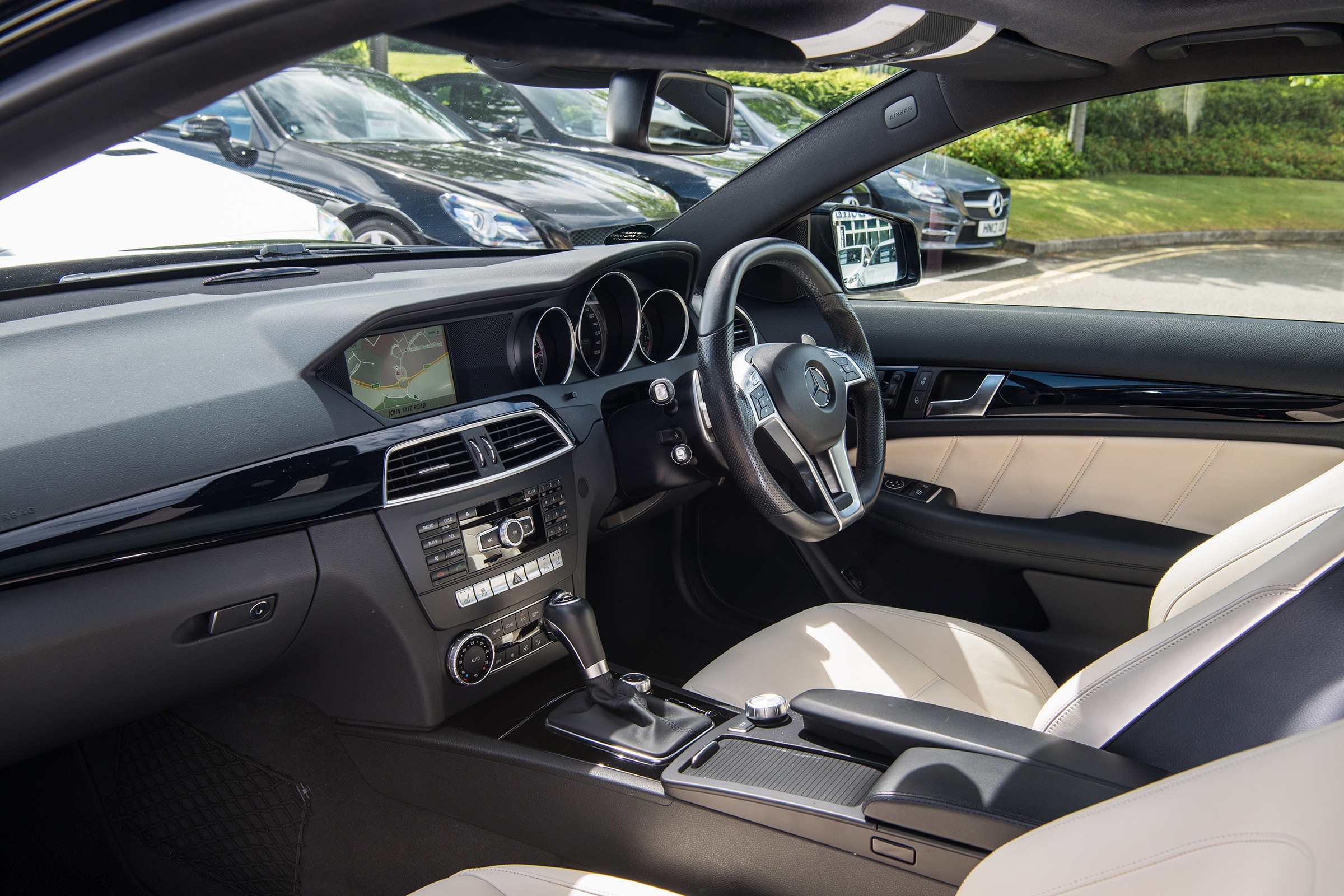 Mercedes-Benz C63 AMG Coupe – interior