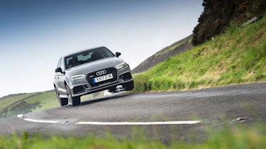 Audi RS 3 vs M2 - driving