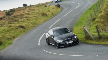 Audi RS 3 vs M2 - cornering