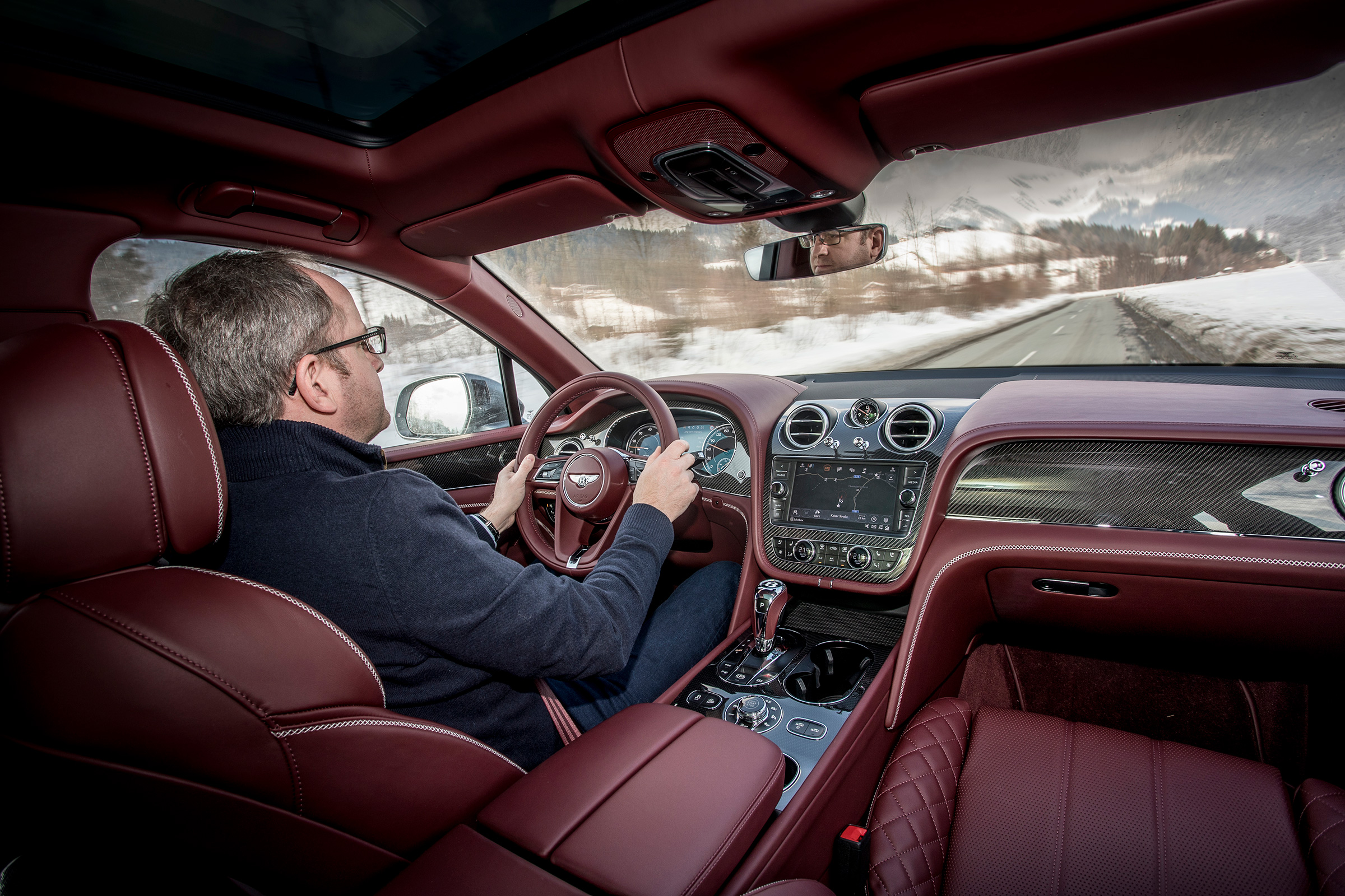 Bentley Bentayga V8 – driving shot