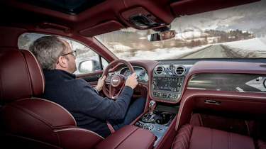 Bentley Bentayga V8 – driving shot