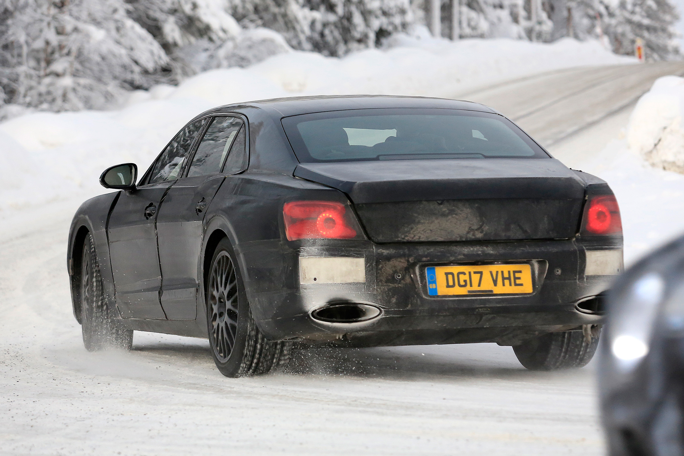 Bentley Flying Spur spied – rear