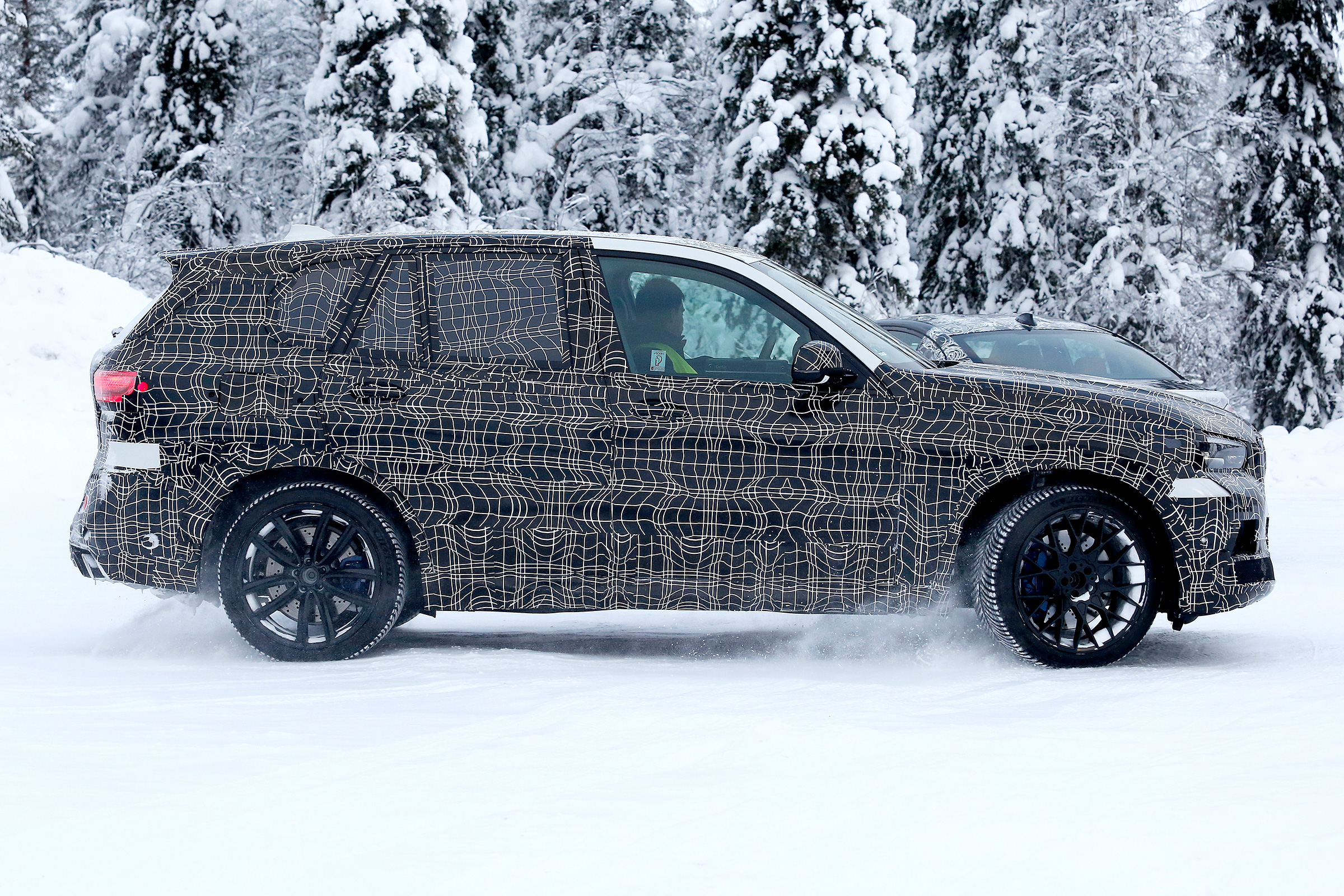 BMW X5 M spies – side