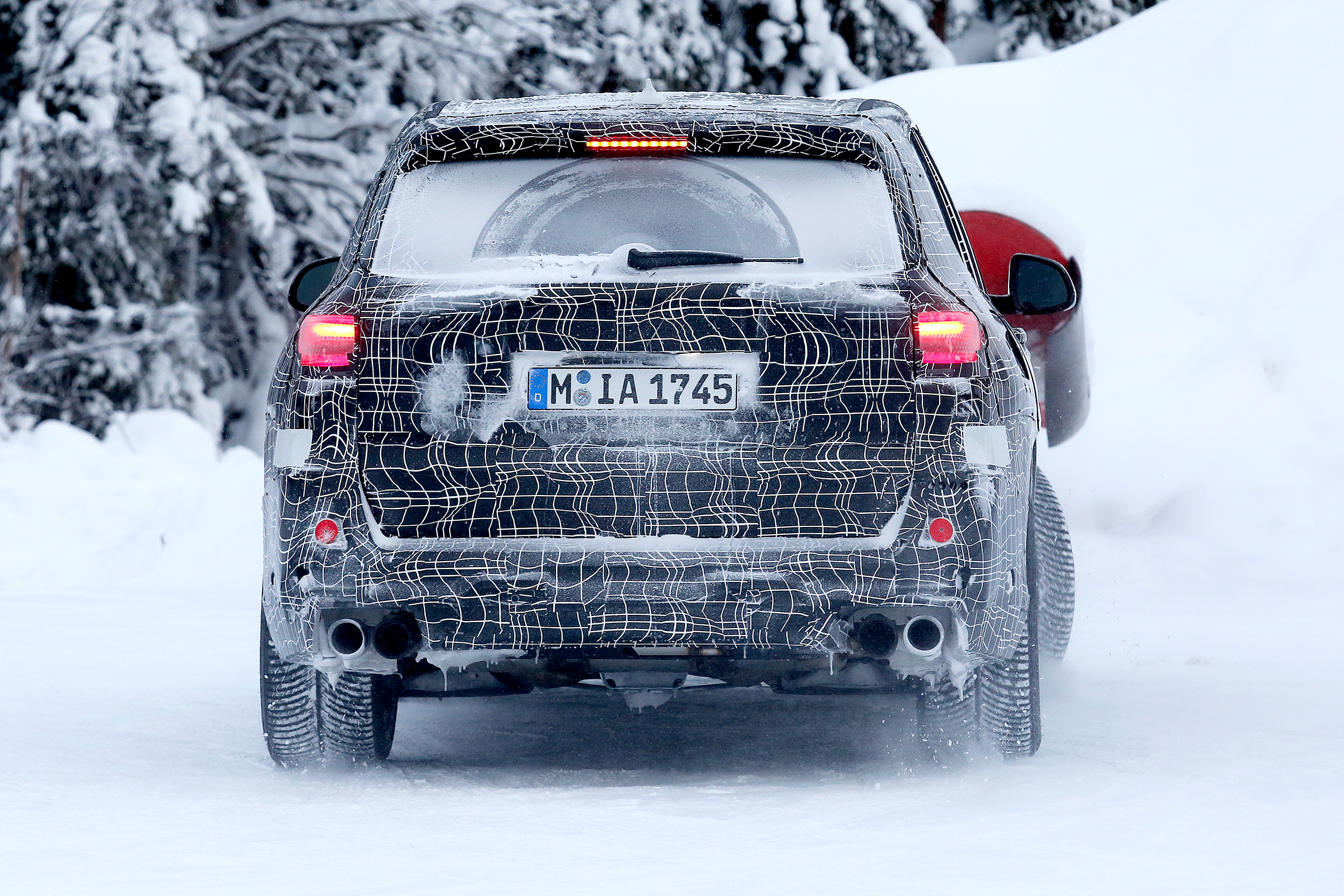 BMW X5 M spies – rear