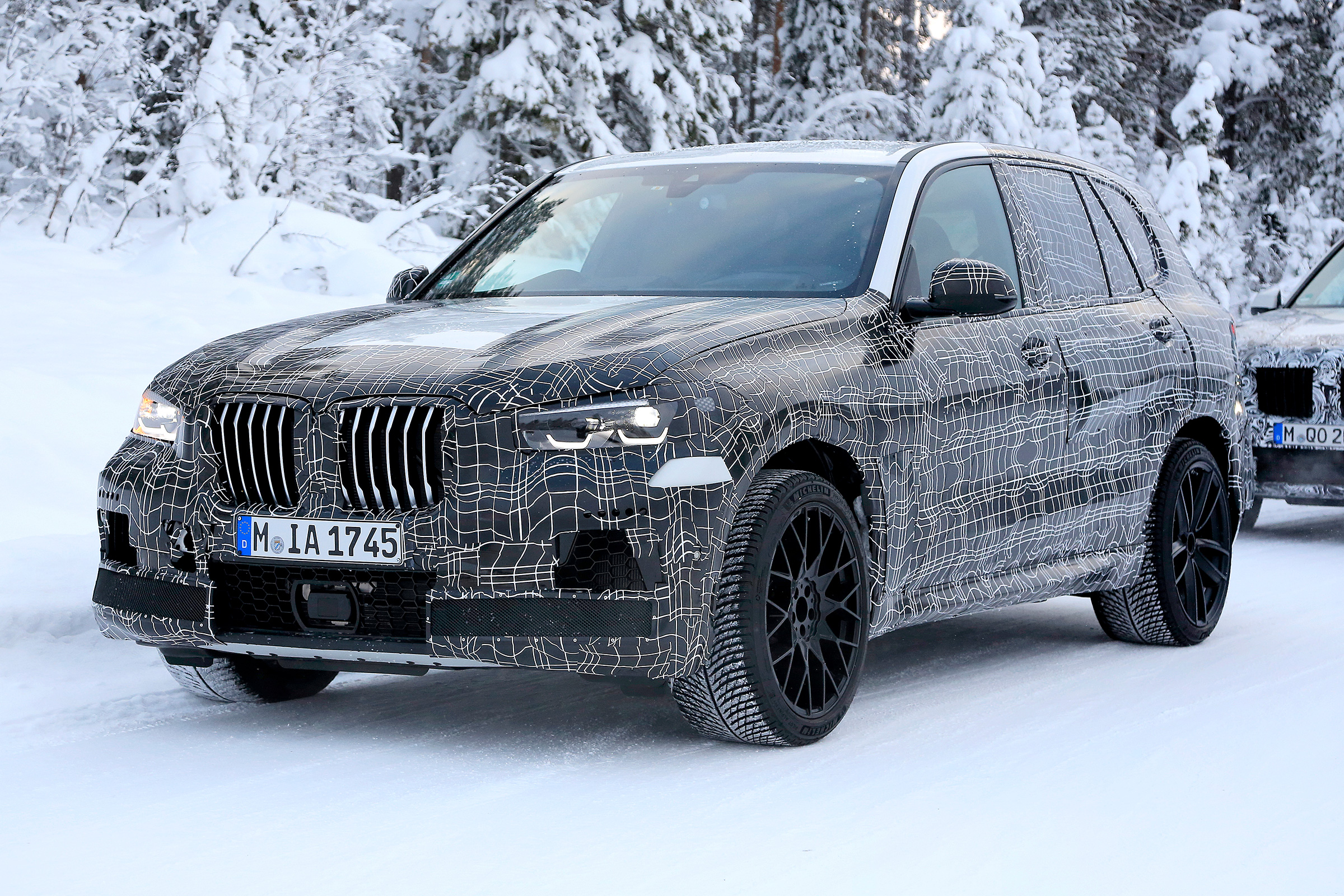 BMW X5 M spies – front quarter