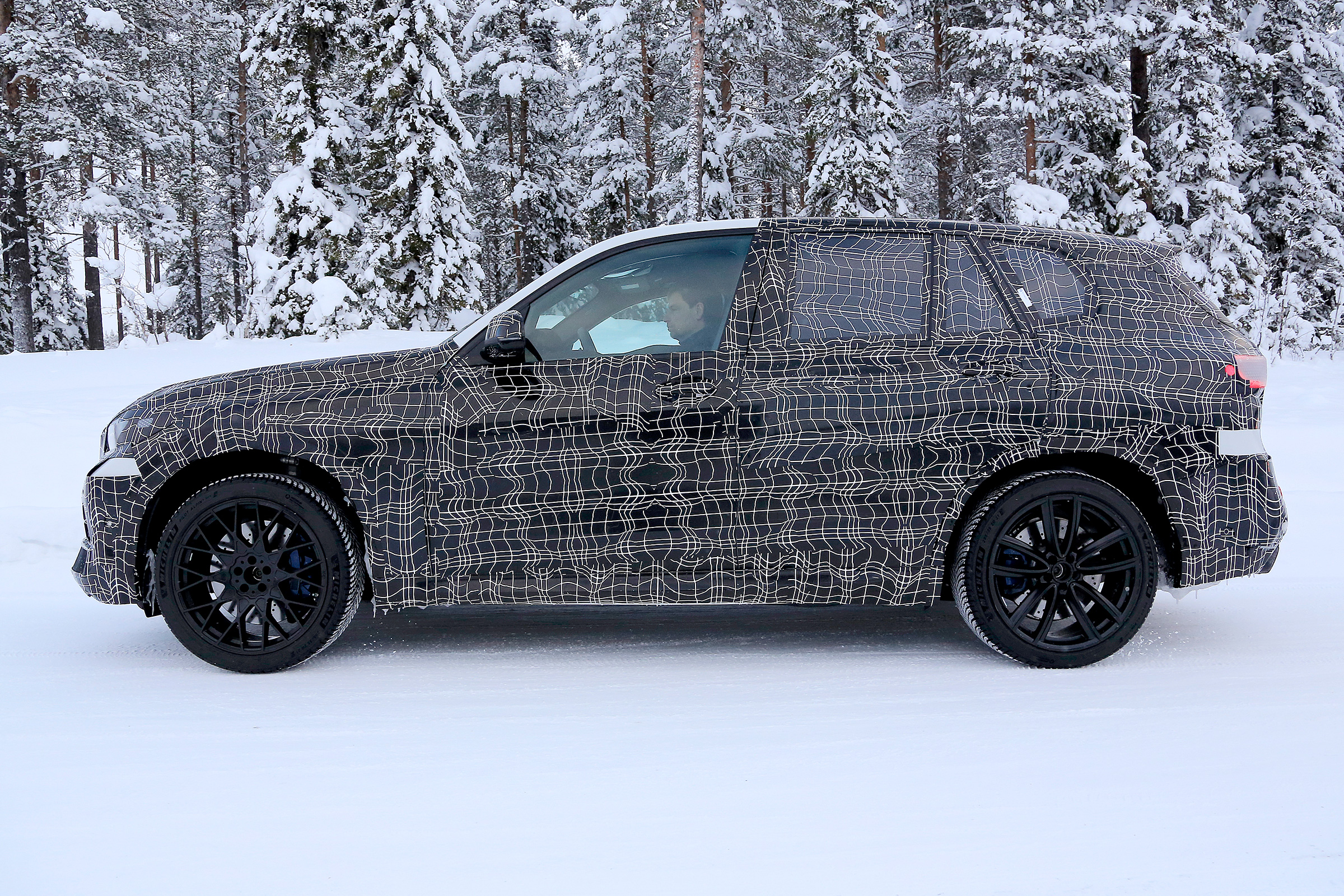 BMW X5 M spies – side