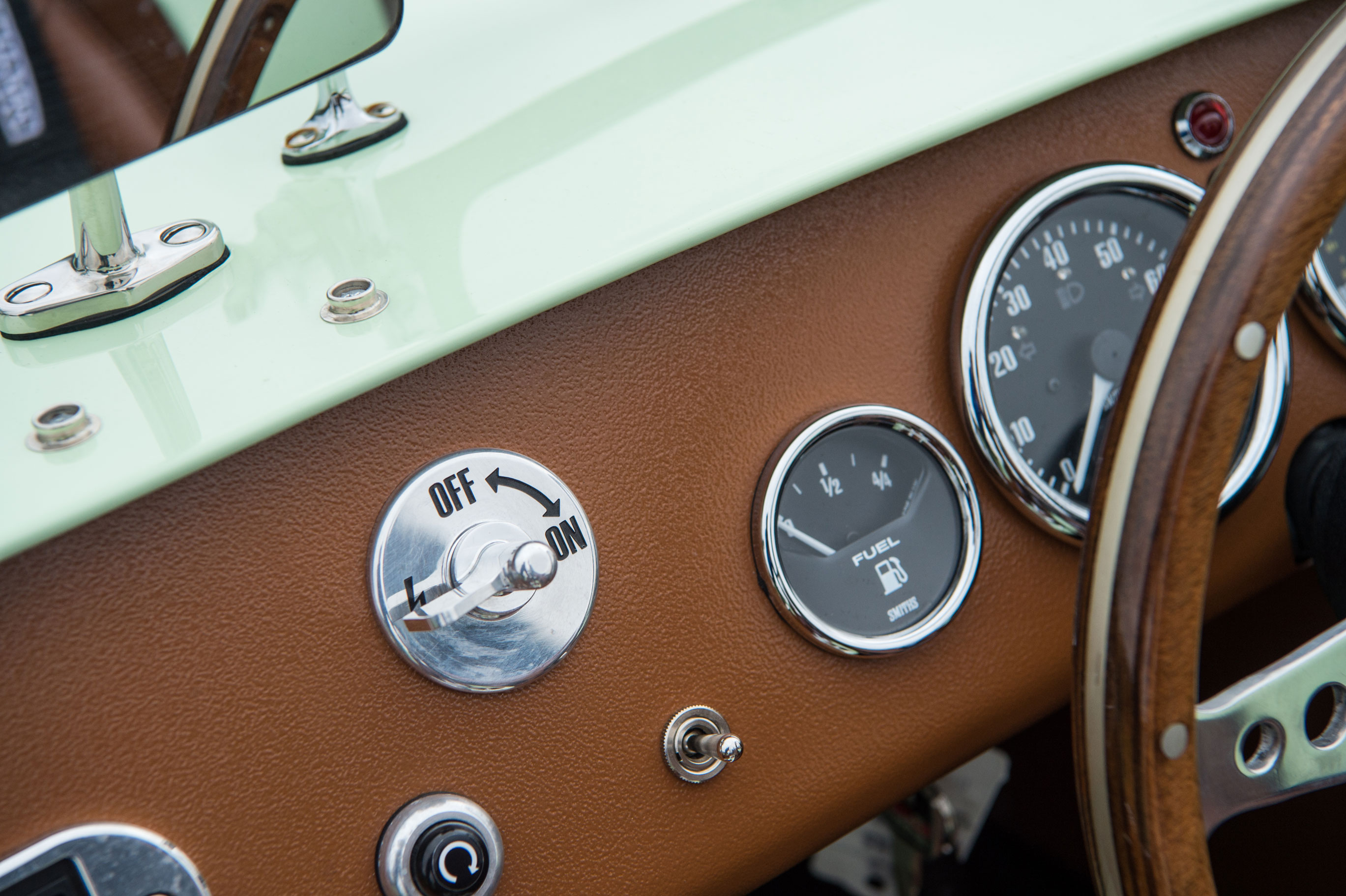 Caterham Seven SuperSprint - Dials