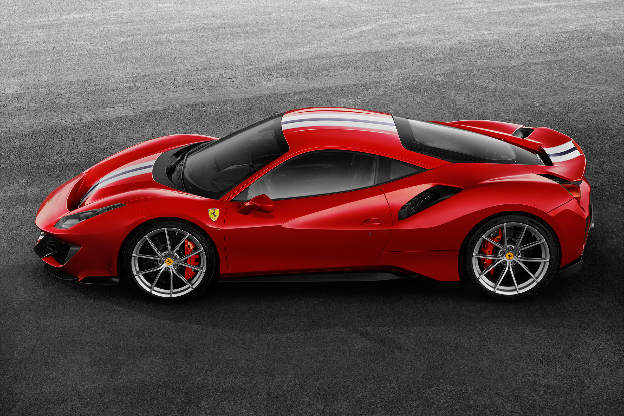 Ferrari 488 Pista – side