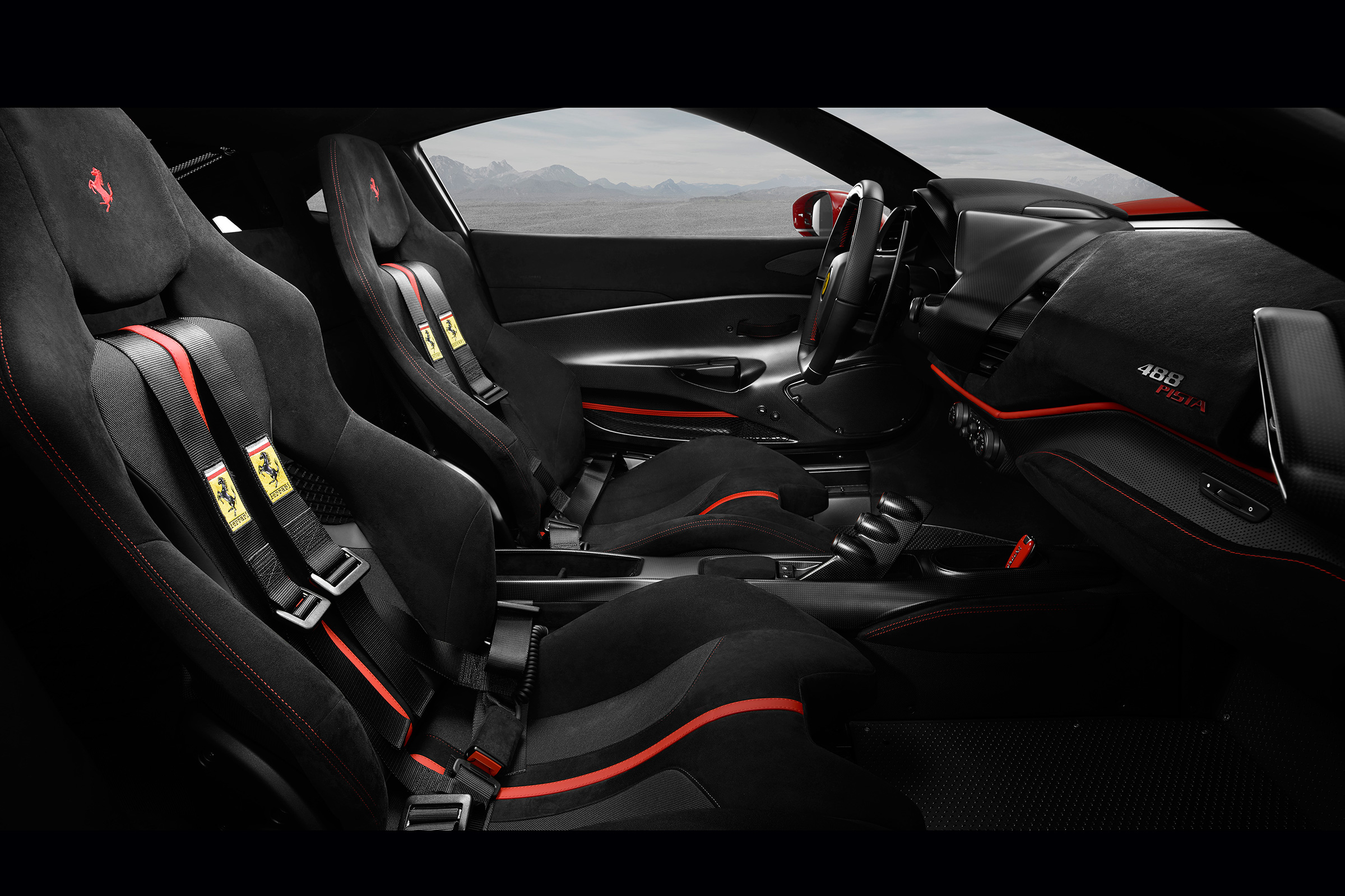 Ferrari 488 Pista – interior