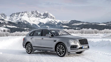 Bentley Bentayga V8 – front quarter