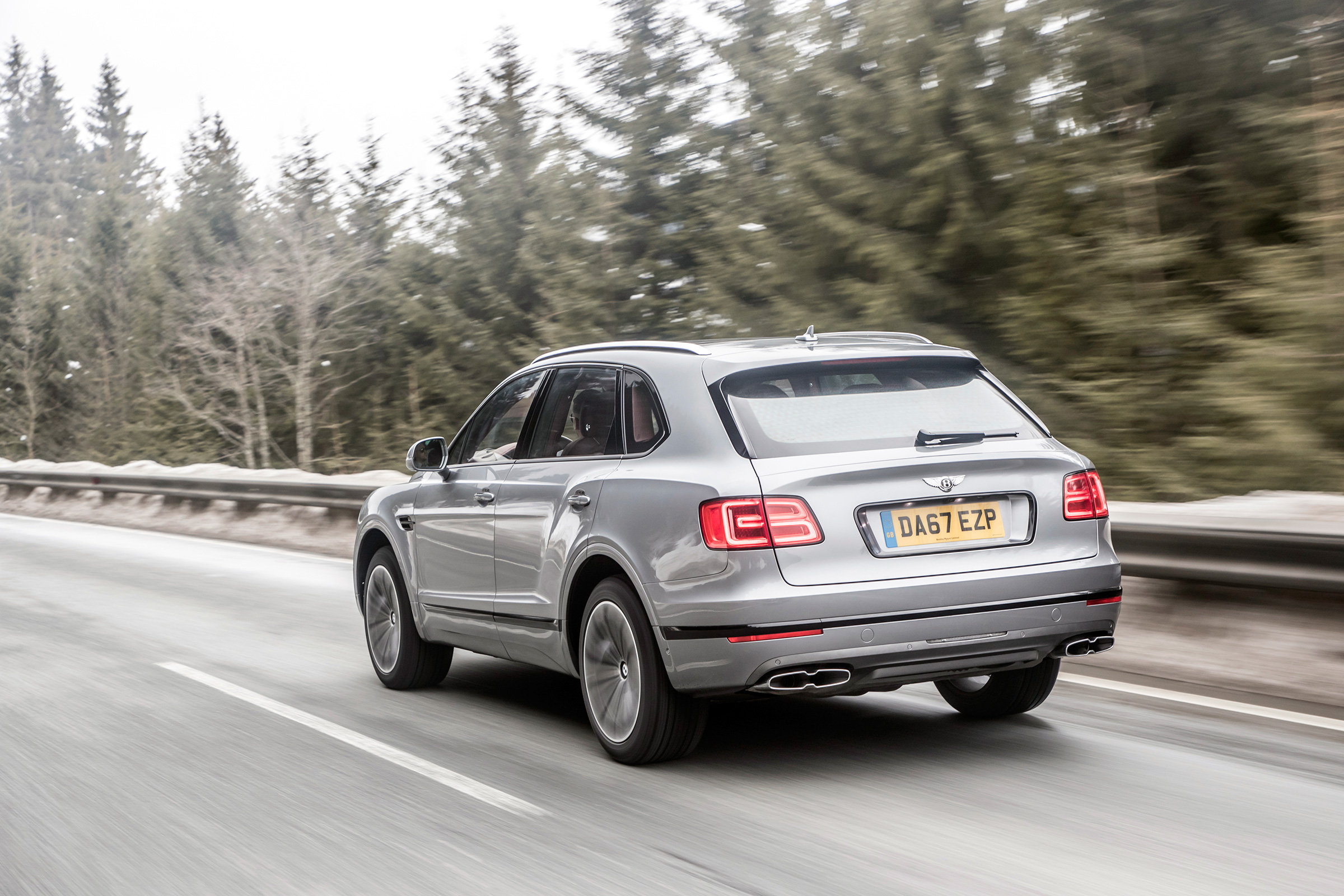 Bentley Bentayga V8 – rear quarter