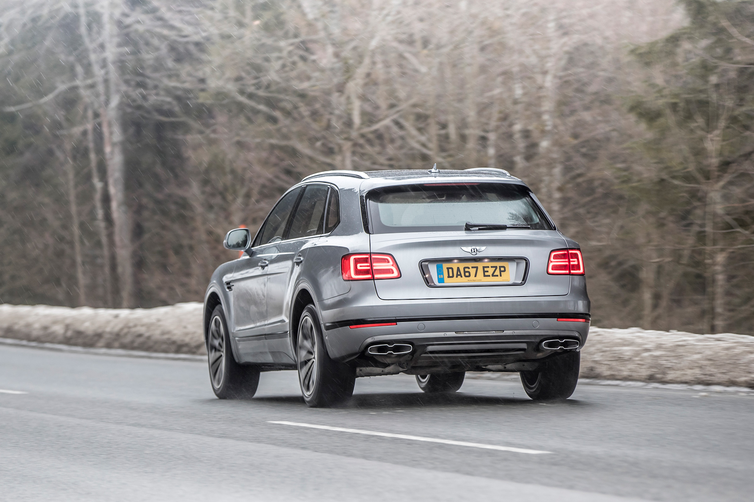 Bentley Bentayga V8 – rear