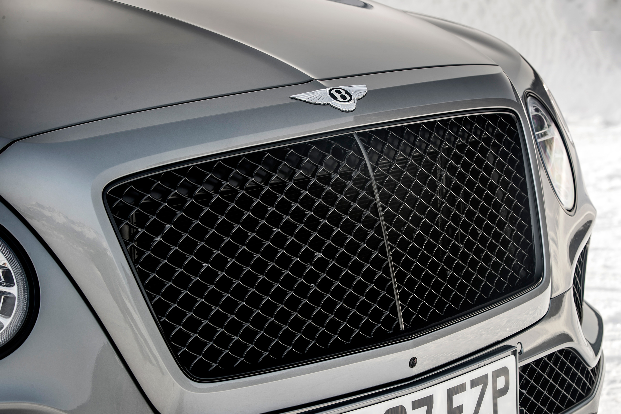 Bentley Bentayga V8 – grille