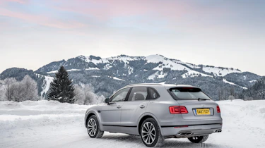 Bentley Bentayga V8 – rear quarter