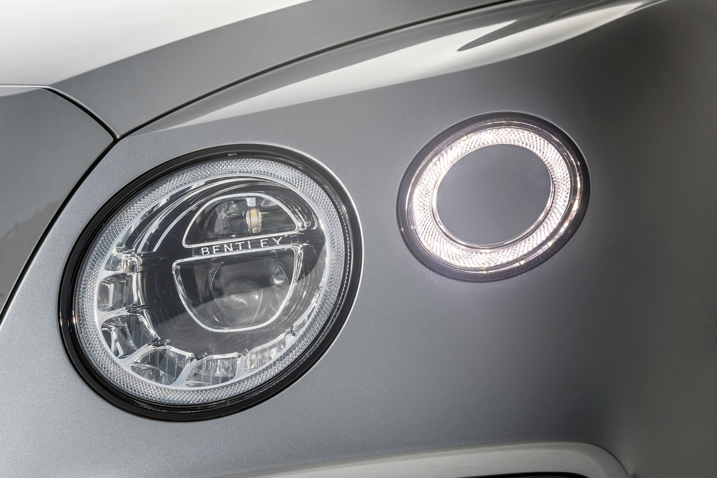 Bentley Bentayga V8 – headlight cluster