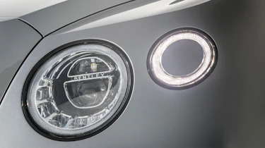 Bentley Bentayga V8 – headlight cluster
