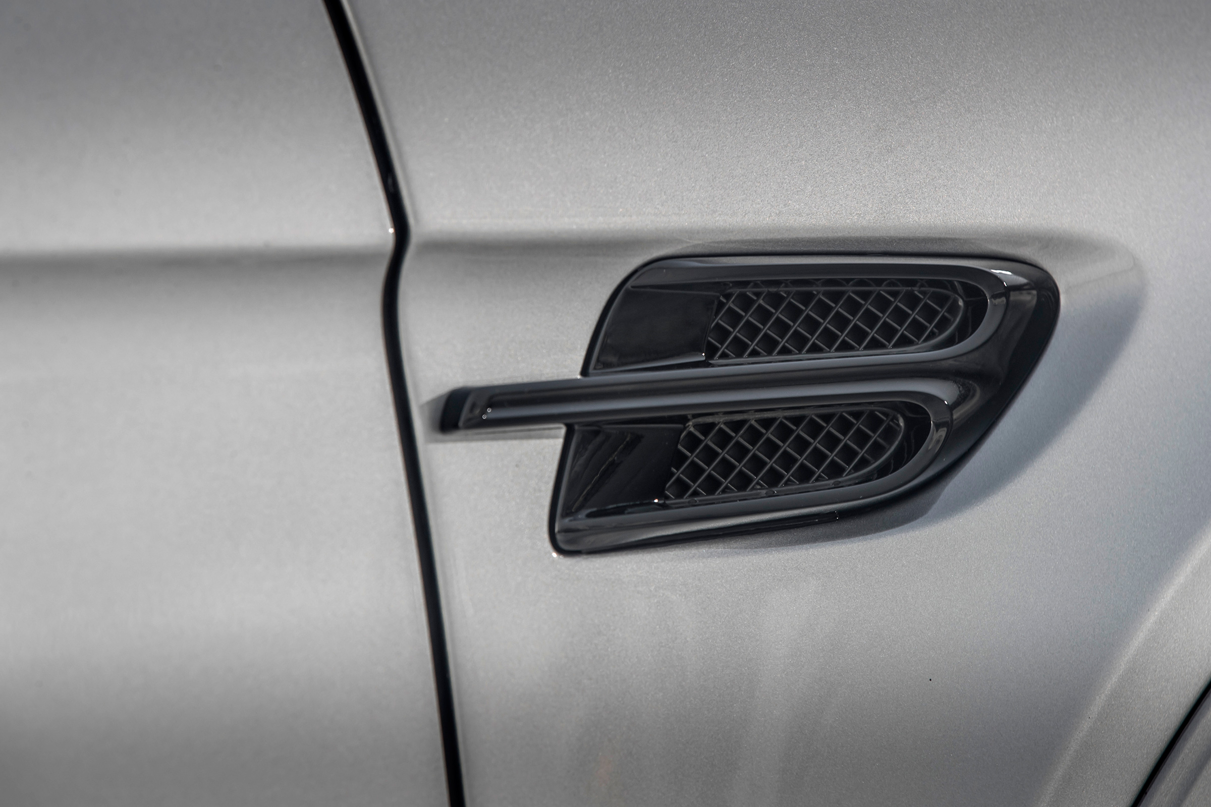 Bentley Bentayga V8 – side vent