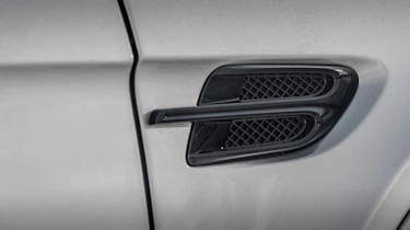 Bentley Bentayga V8 – side vent