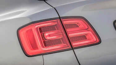 Bentley Bentayga V8 – rear light