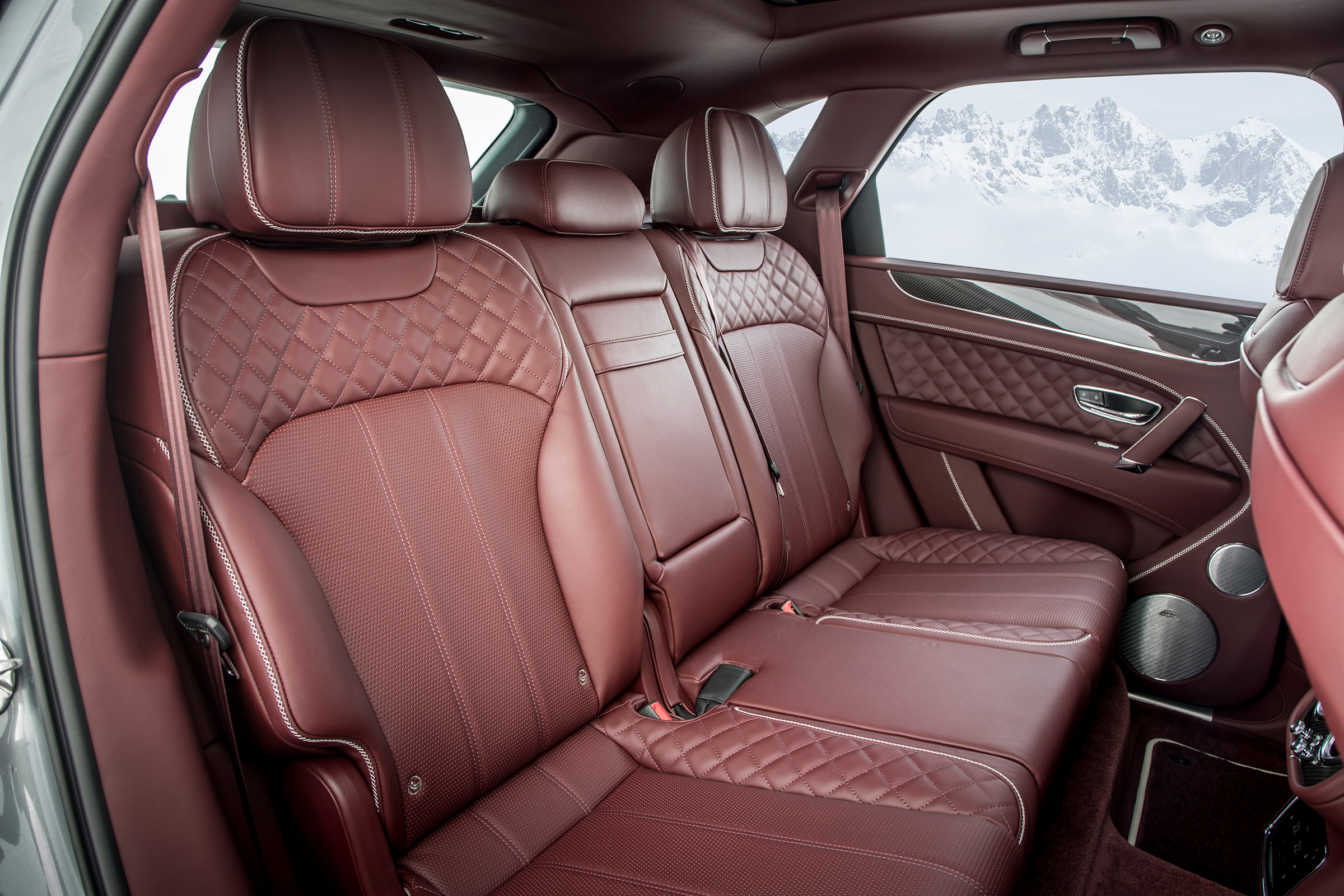 Bentley Bentayga V8 – rear bench