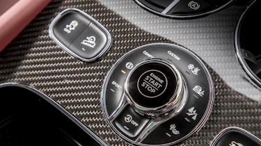 Bentley Bentayga V8 – off-road controller