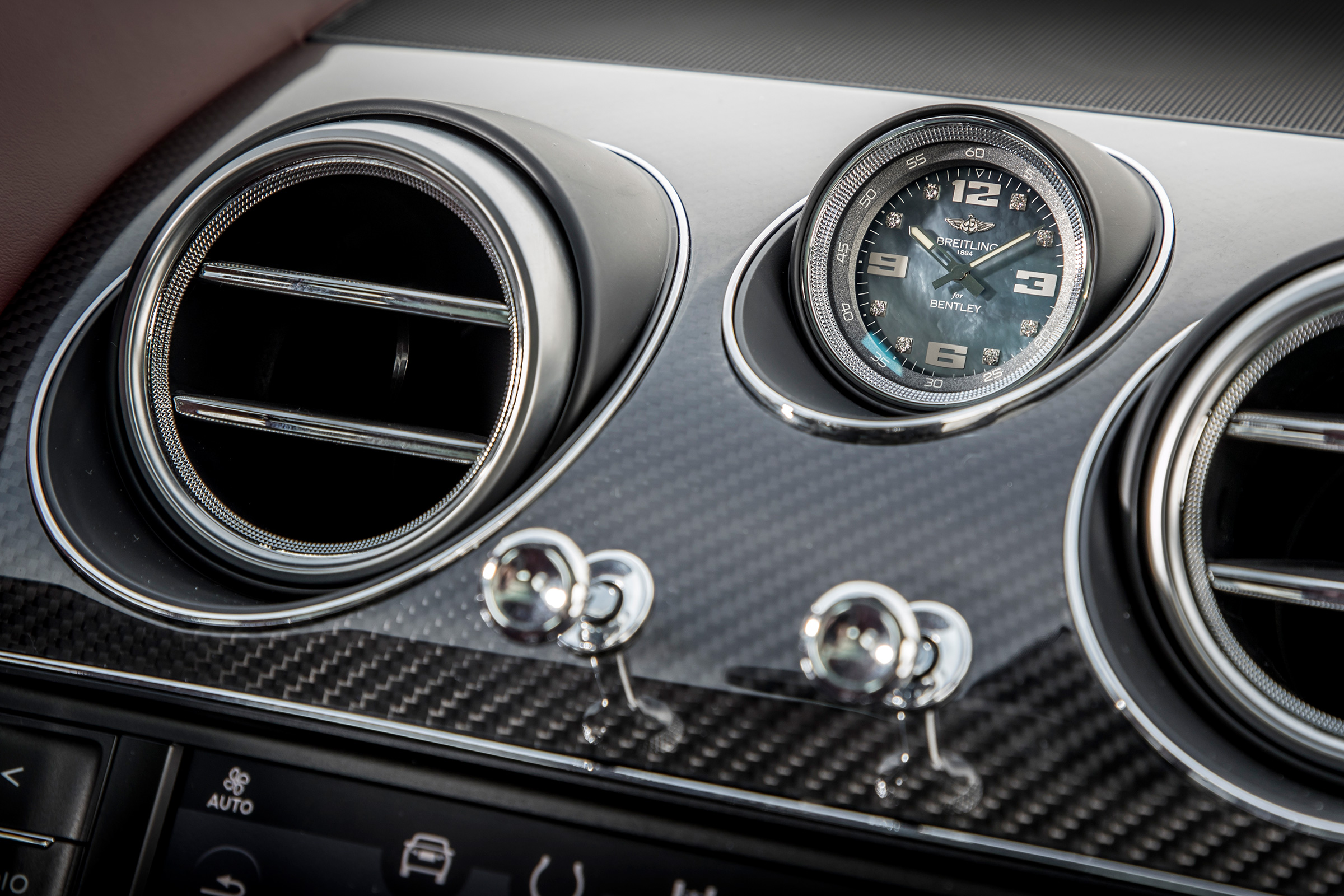 Bentley Bentayga V8 – aluminium vent controls