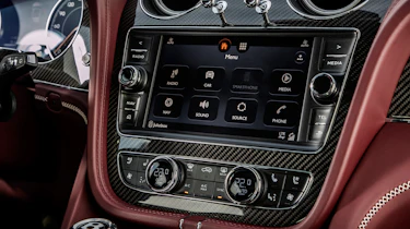 Bentley Bentayga V8 – central screeen